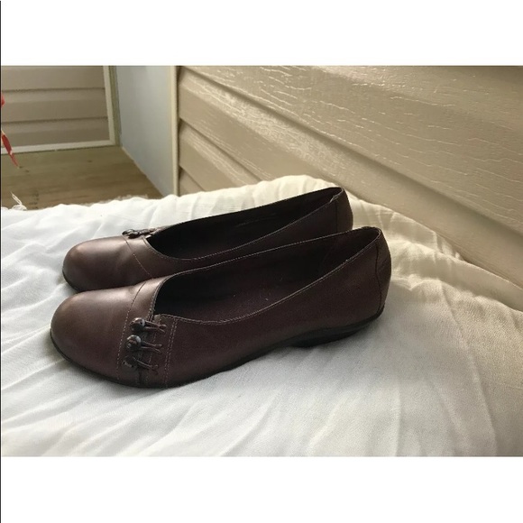 Clarks 3-Button Flats Womens Sz 8M Brown Leather - Picture 4 of 5
